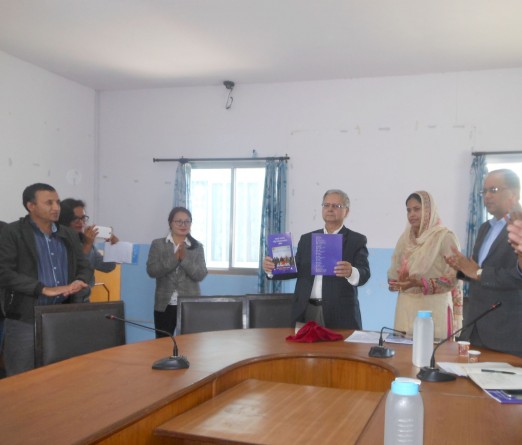 राष्ट्रिय मानव अधिकार आयोगका अध्यक्ष अनुपराज शर्मा शुक्रबार ‘छाउपडीसम्बन्धी राष्ट्रिय जाँचबुझ कार्यक्रम प्रतिवेदन’ सार्वजनिक गर्दै । तस्वीरः कालिका खड्का, रासस
